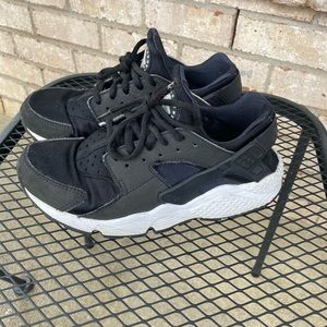 Nike Air Huarache Run Women’s shoes (Black&white)